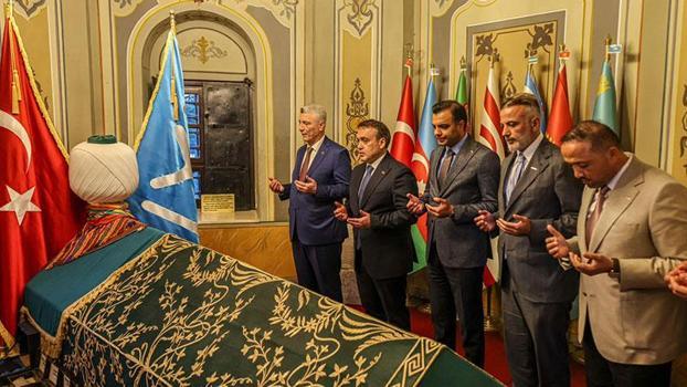 Bakan Bolat, Ertuğrul Gazi Türbesi’ni ziyaret etti