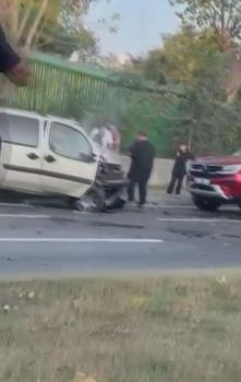 Sarıyer'de 4 aracın karıştığı zincirleme kazada otomobil sürücüsü yaralandı
