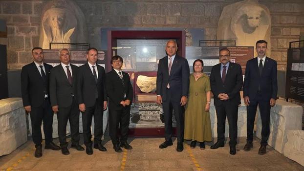 Bakan Ersoy, Hitit İmparatorluğu'nun izlerini taşıyan sergiyi ziyaret etti