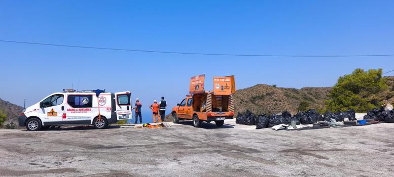Datça'da ulaşılamayan zorlu bölgelerde temizlik çalışması