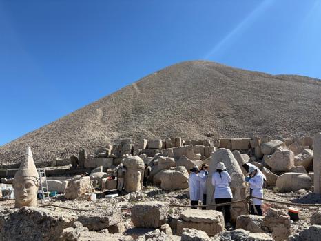 Bakan Ersoy: Nemrut'u özgünlüğünü koruyarak gelecek kuşaklara taşıyacağız