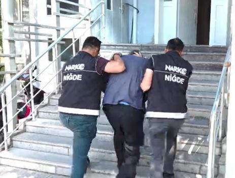 İranlı şüphelilerin mide ve bağırsaklarından uyuşturucu çıktı