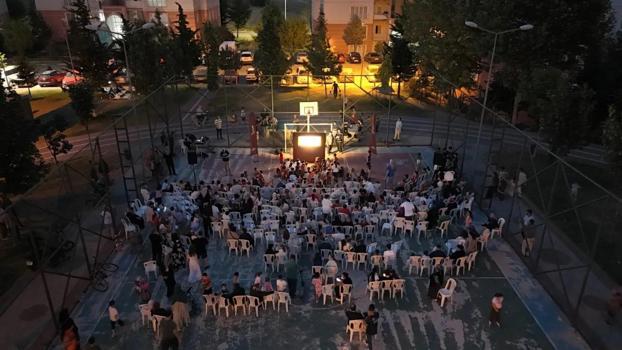‘Karagöz’ün Salıncağı’ ilk gösteriminde çocuklar ve aileler buluştu