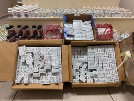İzmir’de gümrük kaçağı steroid etken maddeli ilaç operasyonu