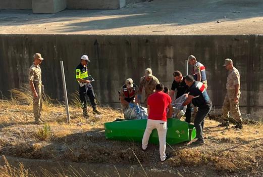 Gaziantep’te hafif ticari araç, şarampole devrildi: 2 ölü