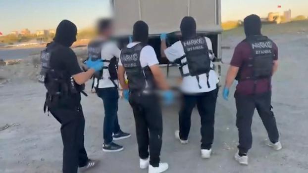 Zeytinburnu'nda uyuşturucu operasyonu; 83 kilogram skunk ele geçirildi