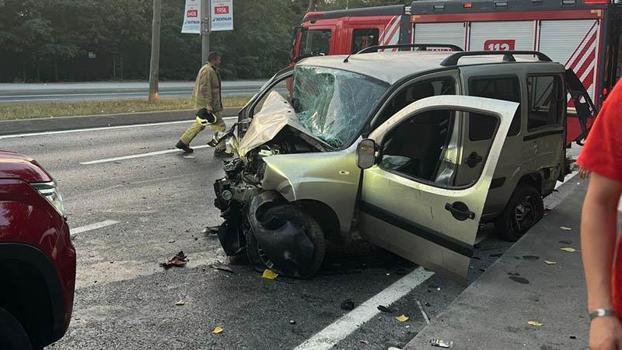 Sarıyer’de 4 otomobilin karıştığı kaza kamerada; araç havalanıp karşı yöne savruldu