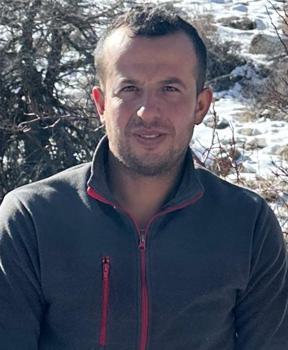 Domuz avında arkadaşını başından vurdu