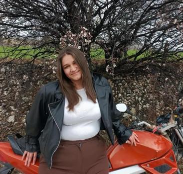 Otomobille çarpışan motosikletin sürücüsü Nehir, hayatını kaybetti