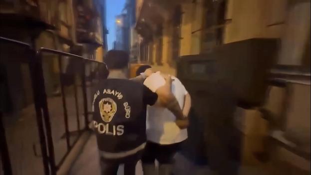 Karaköy’de markete silahlı saldırı yapan şüpheli 70 kamera görüntüsü incelenerek yakalandı