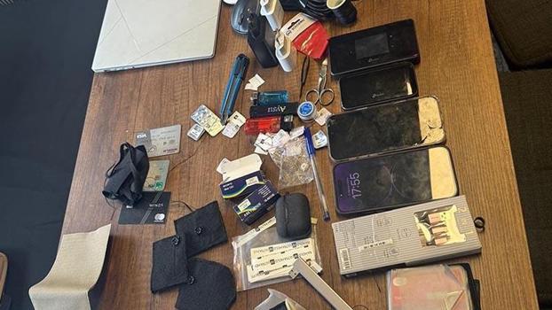 Garda bulunan çantadan kopya düzenekleri çıktı, öğretmen gözaltına alındı