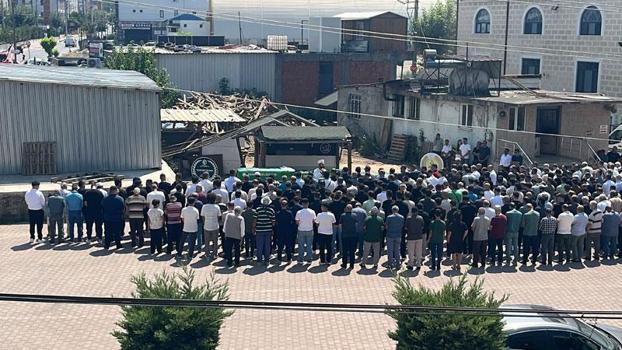 Denizde ölü bulunan 3 kardeş toprağa verildi