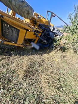 Samsun'da devrilen iş makinesinin operatörü öldü