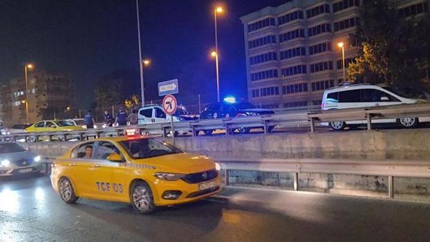 Küçükçekmece D-100'de polis takibe aldığı aracı durdurdu; trafik yoğunluğu oluştu