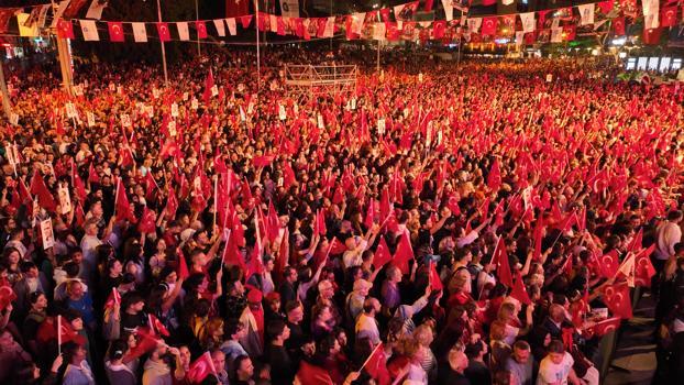 Antalya’da 30 Ağustos’ta Derya Uluğ konseri