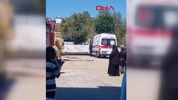 Sutanbeyli'de çalışma sırasında 2 işçi çatının altında kaldı