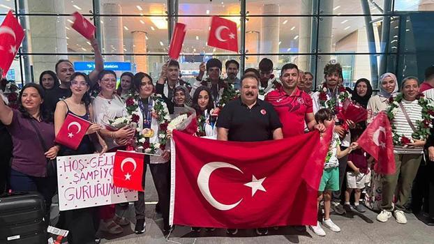 İşitme engelli milli sporcular Ankara’da coşkuyla karşılandı
