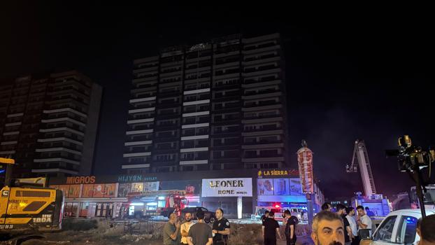 Diyarbakır’da plazada yangın; 5 kişi dumandan etkilendi (3)