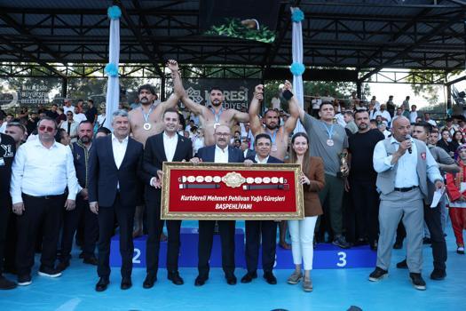 Kurtdereli Yağlı Güreşleri'nde Başpehlivan Mustafa Taş oldu
