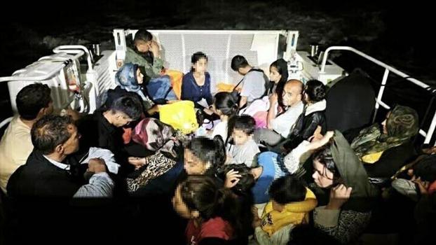 Çanakkale'de 15'i çocuk 32 kaçak göçmen yakalandı