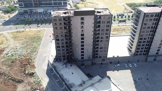 Plazadaki yangının boyutu, gün ağarınca ortaya çıktı