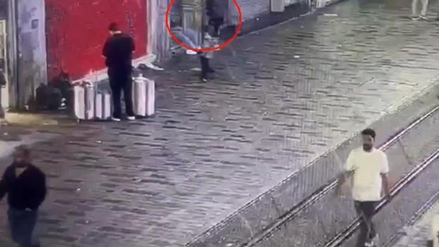 Beyoğlu’nda uyuyan kişinin cep telefonunu çalan şüpheli yakalandı