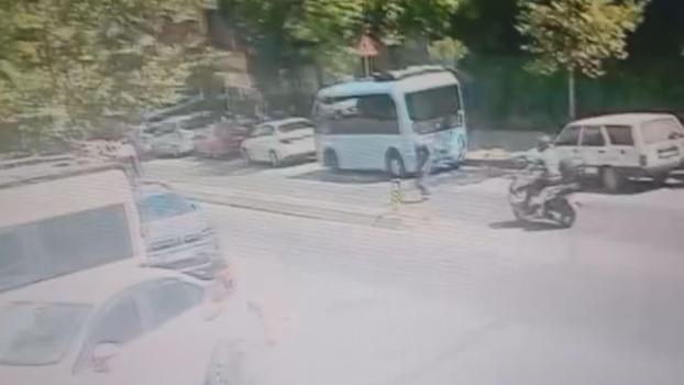 Kağıthane'de motosikletin çarptığı yaya öldü; kaza kamerada