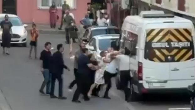 Komşuların keserli, yumruklu kavgası kamerada