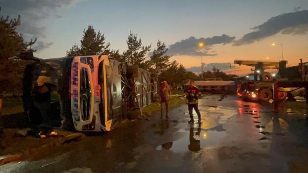 Kayseri'de yolcu otobüsü ile akaryakıt tankeri çarpıştı: 2’si ağır 35 yaralı