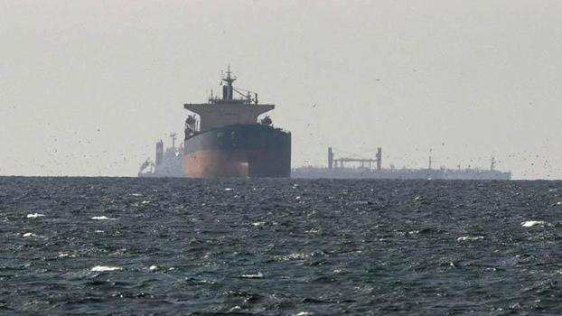 Umman açıklarında petrol tankeri vuruldu