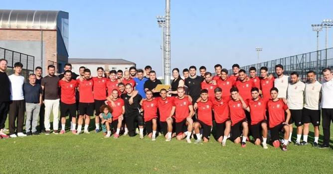 Yasemin Adar'dan Balıkesirspor'a ziyaret