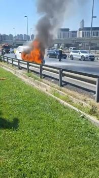 Üsküdar’da seyir halindeki cip alev alev yandı