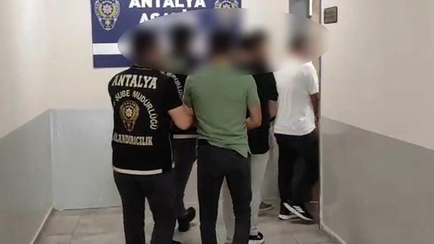 Kendilerini ‘başkomiser’ olarak tanıtıp 13,5 milyon lira dolandıran 3 şüpheli tutuklandı
