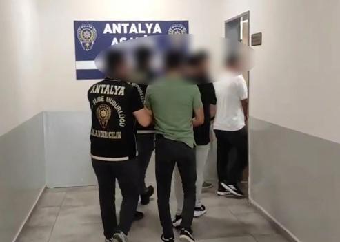 Kendilerini ‘başkomiser’ olarak tanıtıp 13,5 milyon lira dolandıran 3 şüpheli tutuklandı