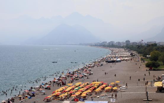 Antalya’da nem bulutları kenti kapladı