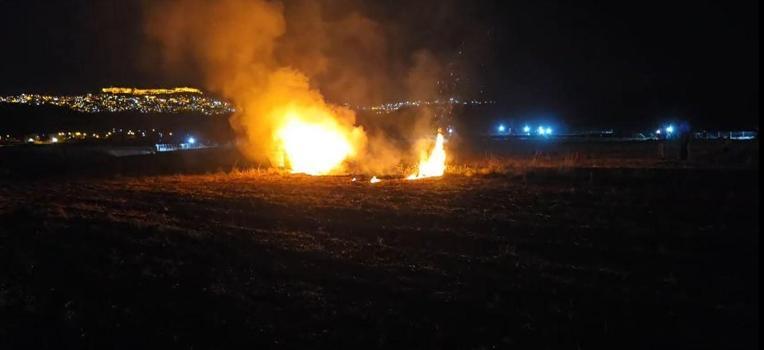 Mardin’de seyir halindeki otomobil alev alev yandı; o anlar kamerada