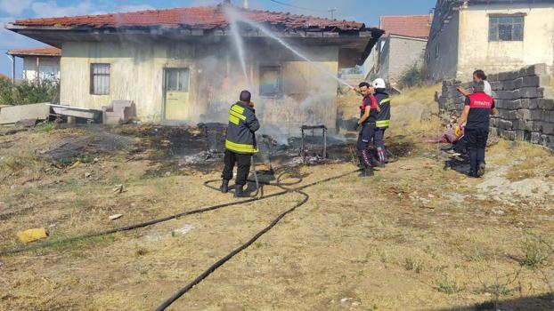 Şarkışla’da ev yangını: 1 kişi dumandan etkilendi
