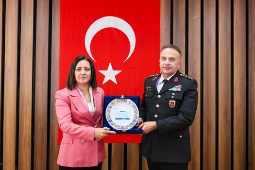 Jandarma komutanına veda yemeği