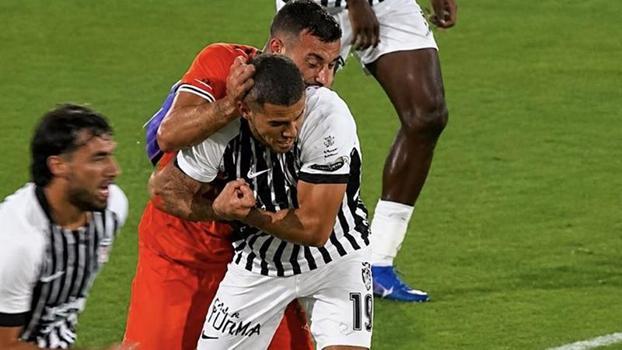 Alanyaspor - Beşiktaş maçındaki tartışmalı pozisyonla ilgili hakemlere suç duyurusu