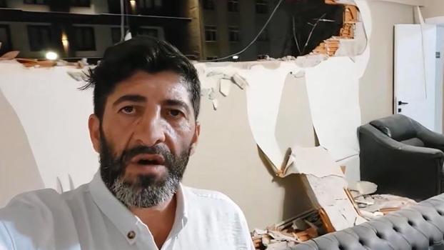 Avcılar’da koltukta uzandığı sırada iş makinesi dairenin duvarını yıktı