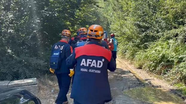 Ormanda yürüyüş yaparken kayalıklardan düşüp ayağı kırıldı, 4 saatte kurtarıldı