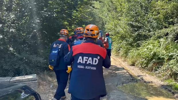 Ormanda yürüyüş yaparken kayalıklardan düşüp ayağı kırıldı, 4 saatte kurtarıldı
