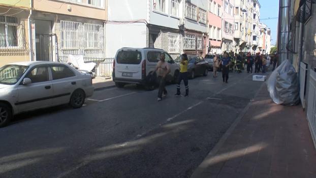 Fatih'te yıkımı yapılan bina çöktü; 2 işçi yaralandı -1