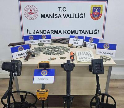 Manisa'da 735 tarihi eser ele geçirildi; 3 gözaltı / Fotoğraf