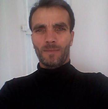 Annesine mesaj atan kişiyi demir çubukla döverek öldürdü