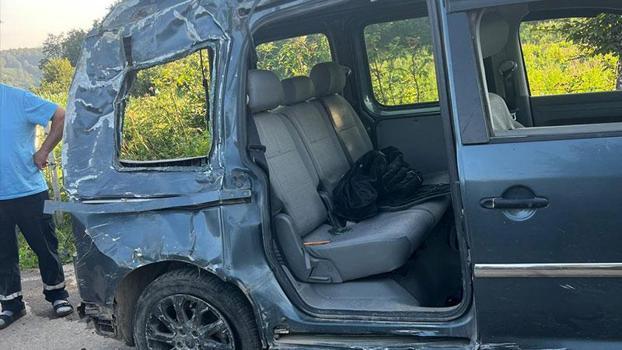 Ordu'da hafif ticari araç takla attı: 5 yaralı