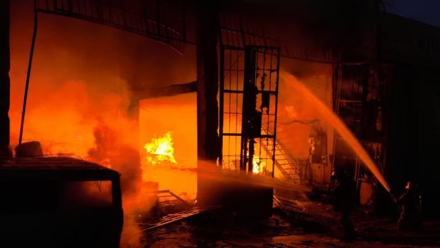 Bursa'da mühürlenen boya imalathanesinde yangın