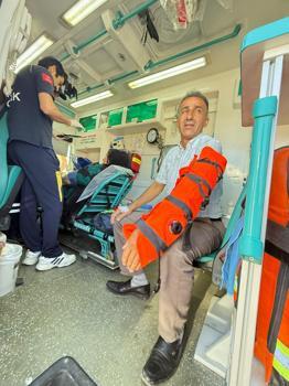 Yüksekova’da minibüsle kamyonet çarpıştı: 10 yaralı