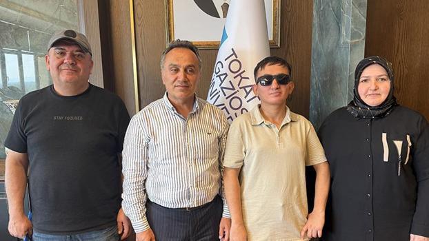 Türkiye 378’incisi olan görme engelli Taha, özel eÄŸitim öÄŸretmenliÄŸini seçti
