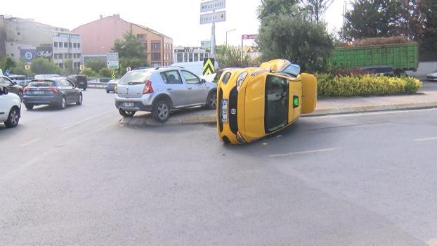 Güngören'de taksi ile otomobil çarpıştı: 2 yaralı